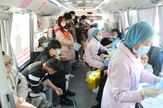 飛揚(yáng)熱血青春  匯集愛(ài)心洪流——安康學(xué)院積極開(kāi)展冬季獻(xiàn)血活動(dòng)