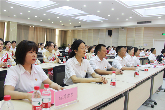 市中心血站舉行慶祝中國共產(chǎn)黨成立100周年表彰大會(huì)暨“紅色經(jīng)典誦讀”競(jìng)賽活動(dòng)